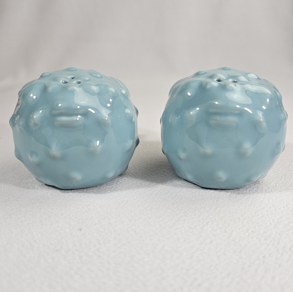 Omniware Blowfish Salt And Pepper Shakers - Picture 2 of 12